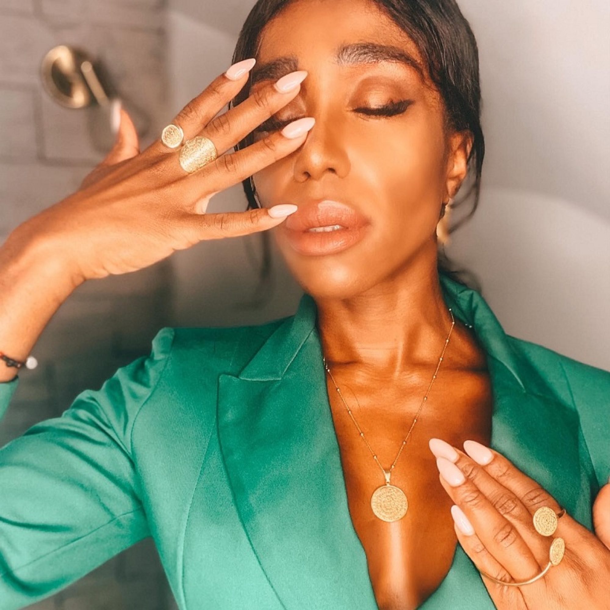 wear it like @elizabethelechi_