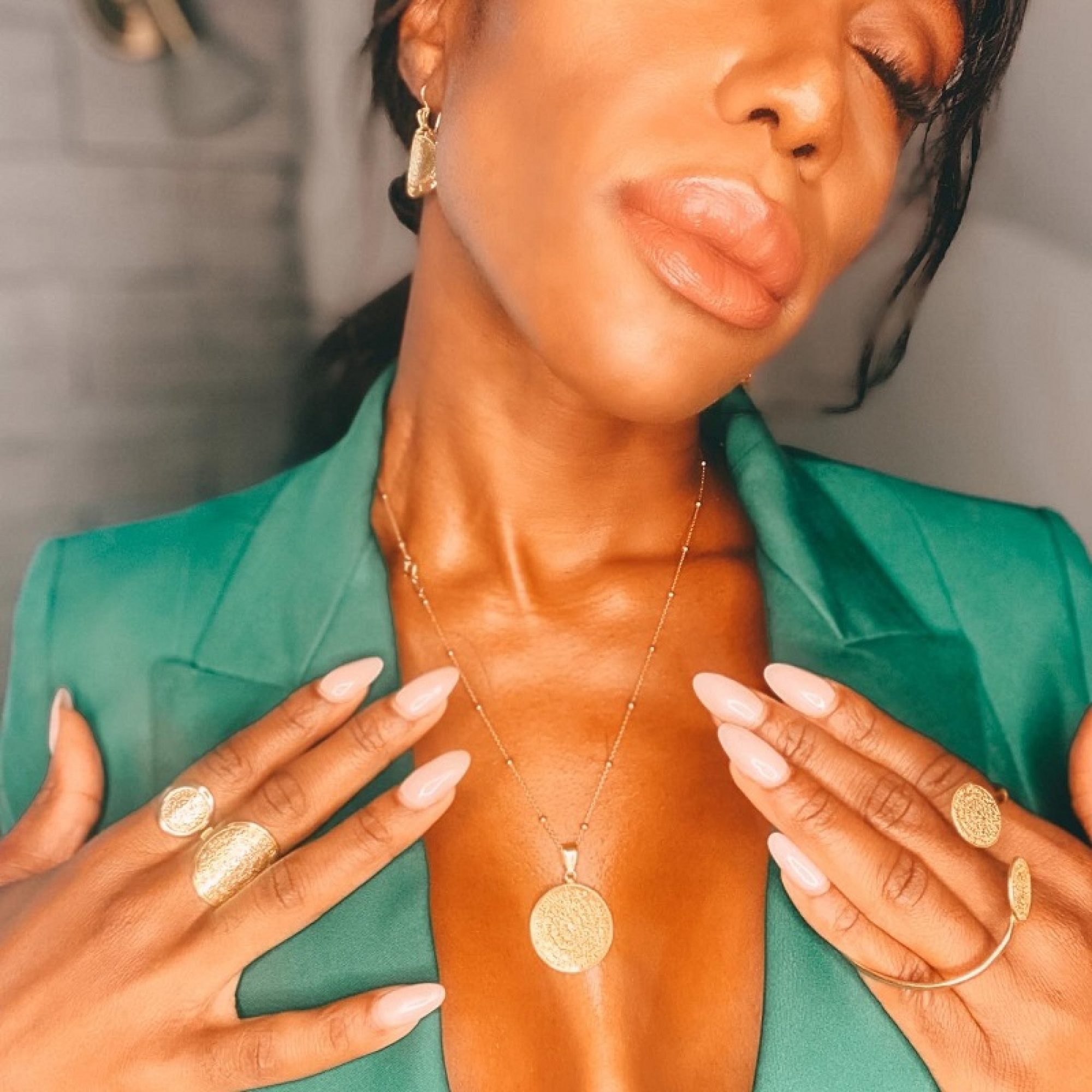 wear it like @elizabethelechi_