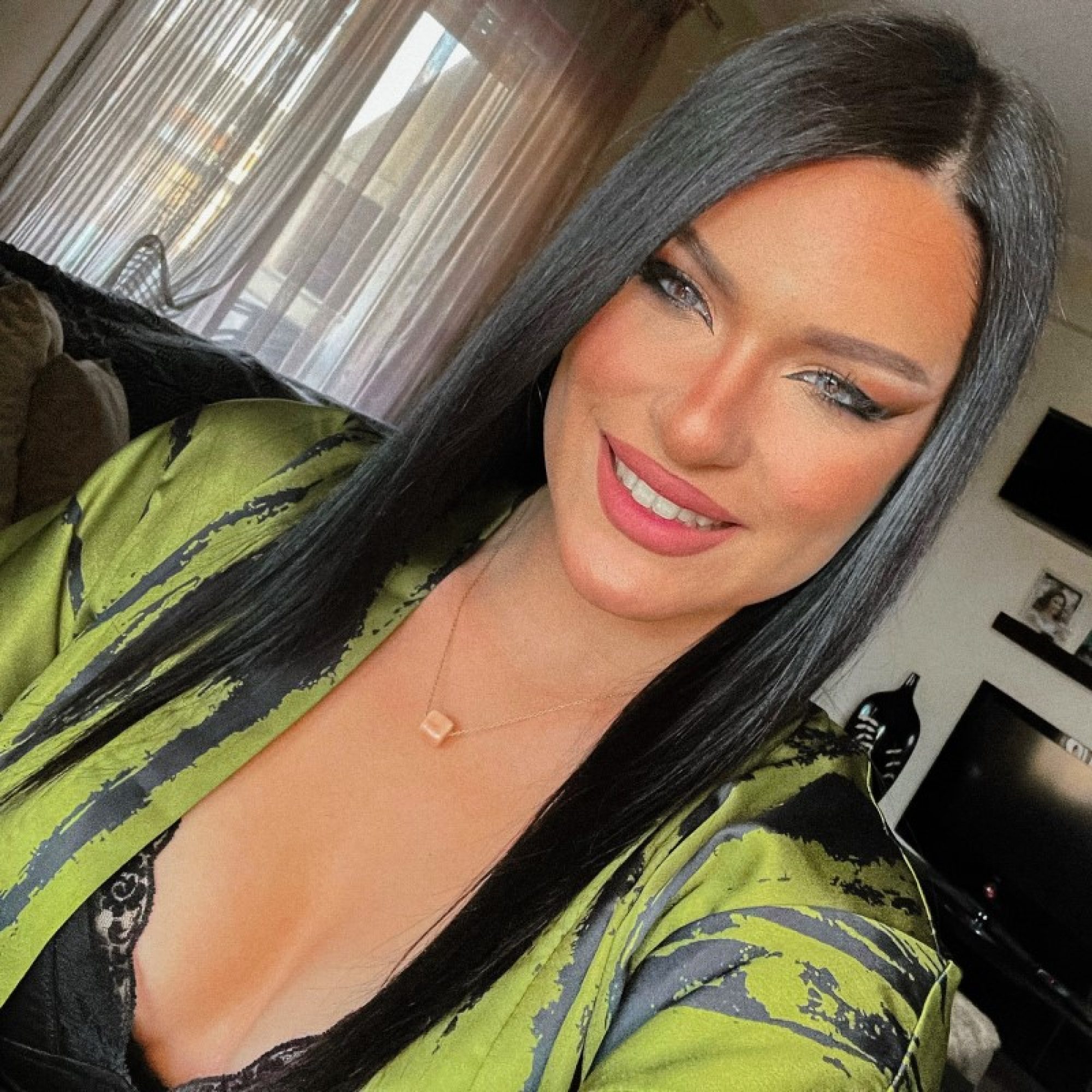 Κολιέ με χάντρα ροζ μεταλλικό