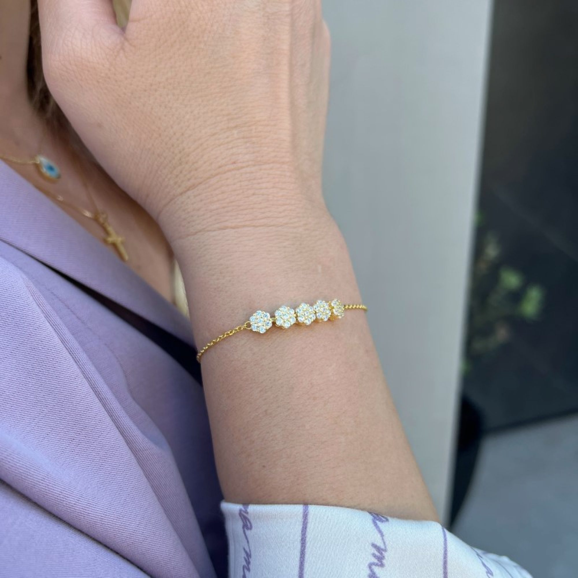 Gold plated bracelet with zircon stones