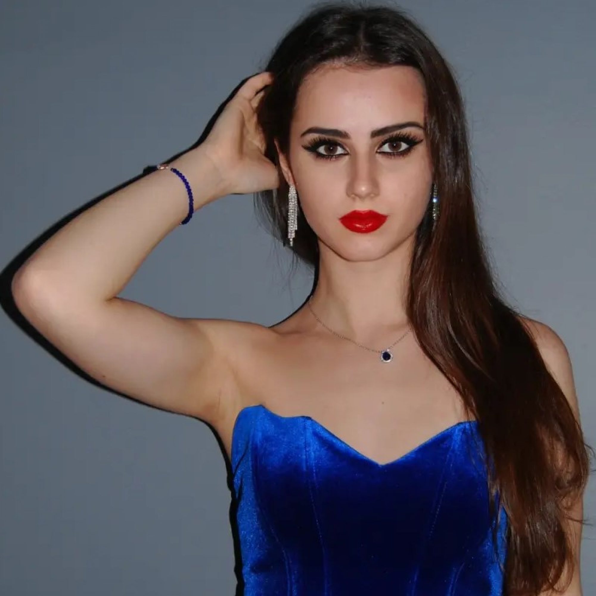 Necklace with sapphire and zircon stones