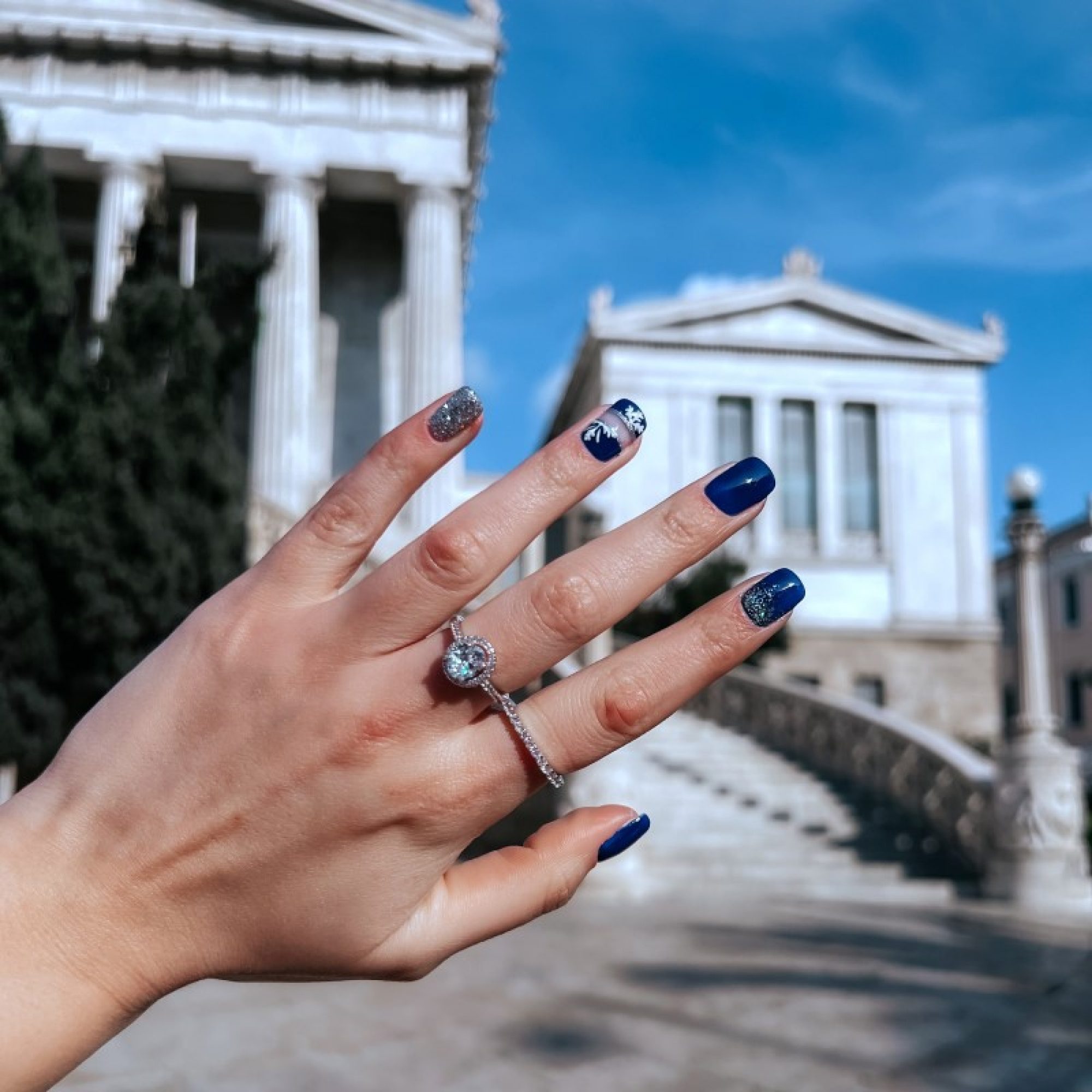 Ring with zircon stones
