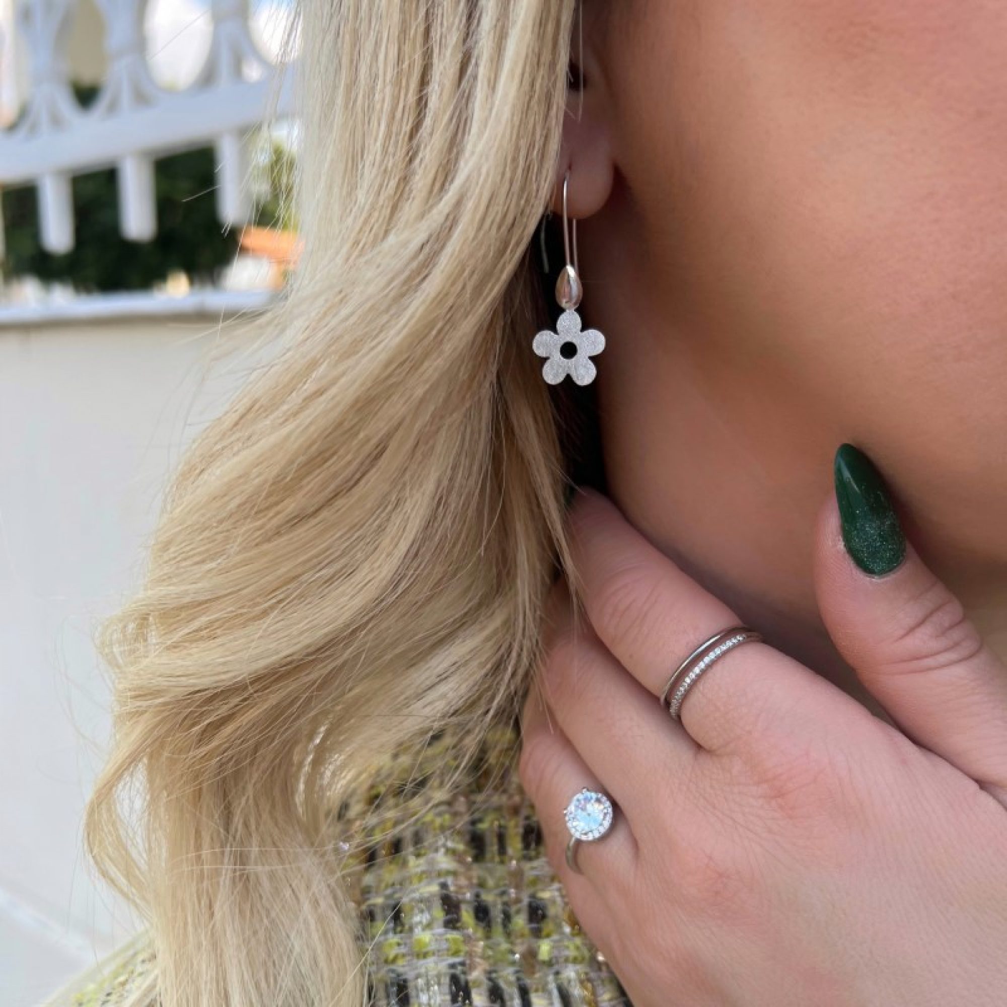 Flower dangle earrings