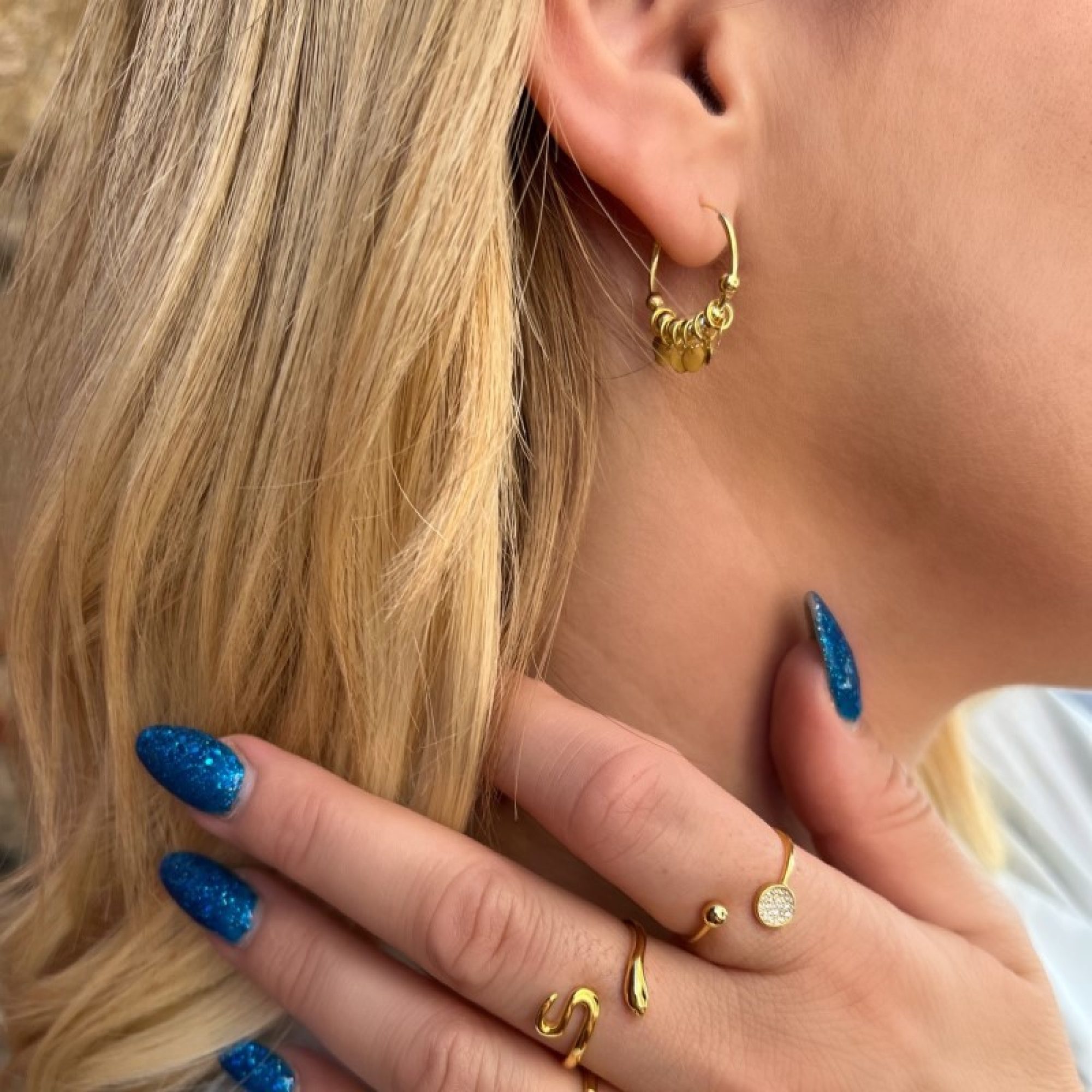 Κρίκοι επίχρυσοι με κρεμαστά κυκλάκια (18mm)