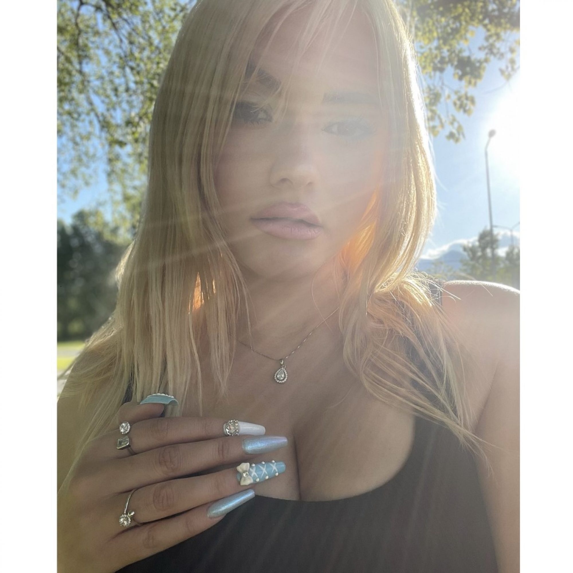 wear it like @niki_papadopoyloy