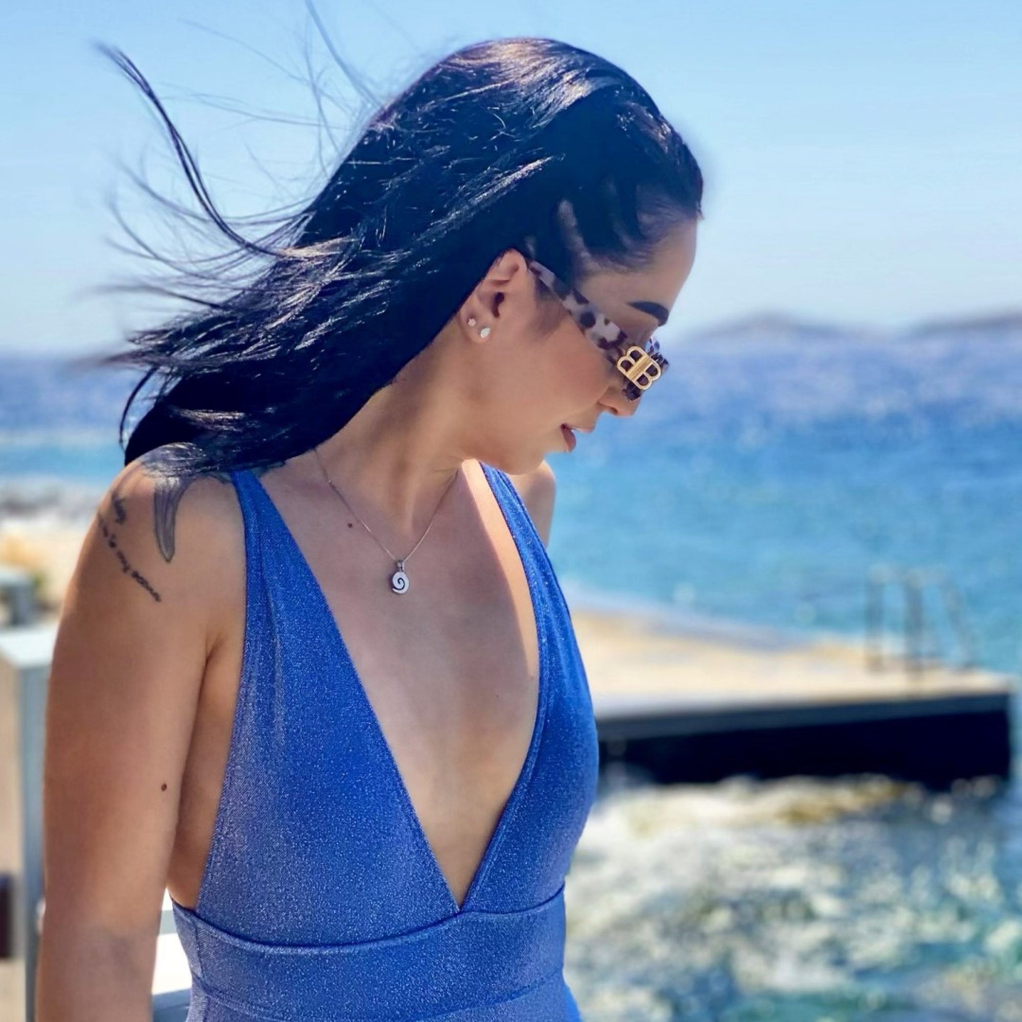 Σκουλαρίκια καρφωτά με λευκό όπαλ