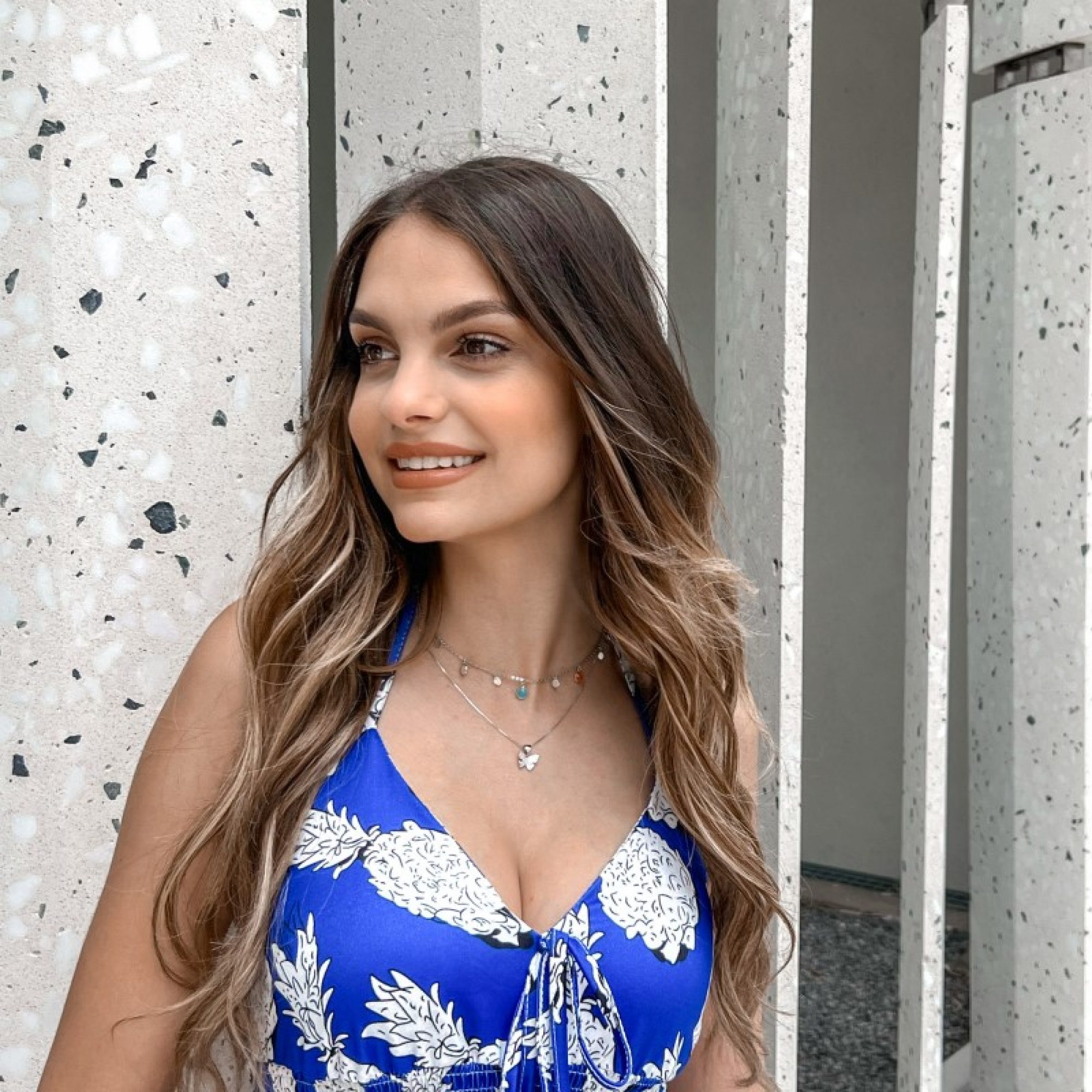 Κολιέ πεταλούδα με πέτρες ζιργκόν 