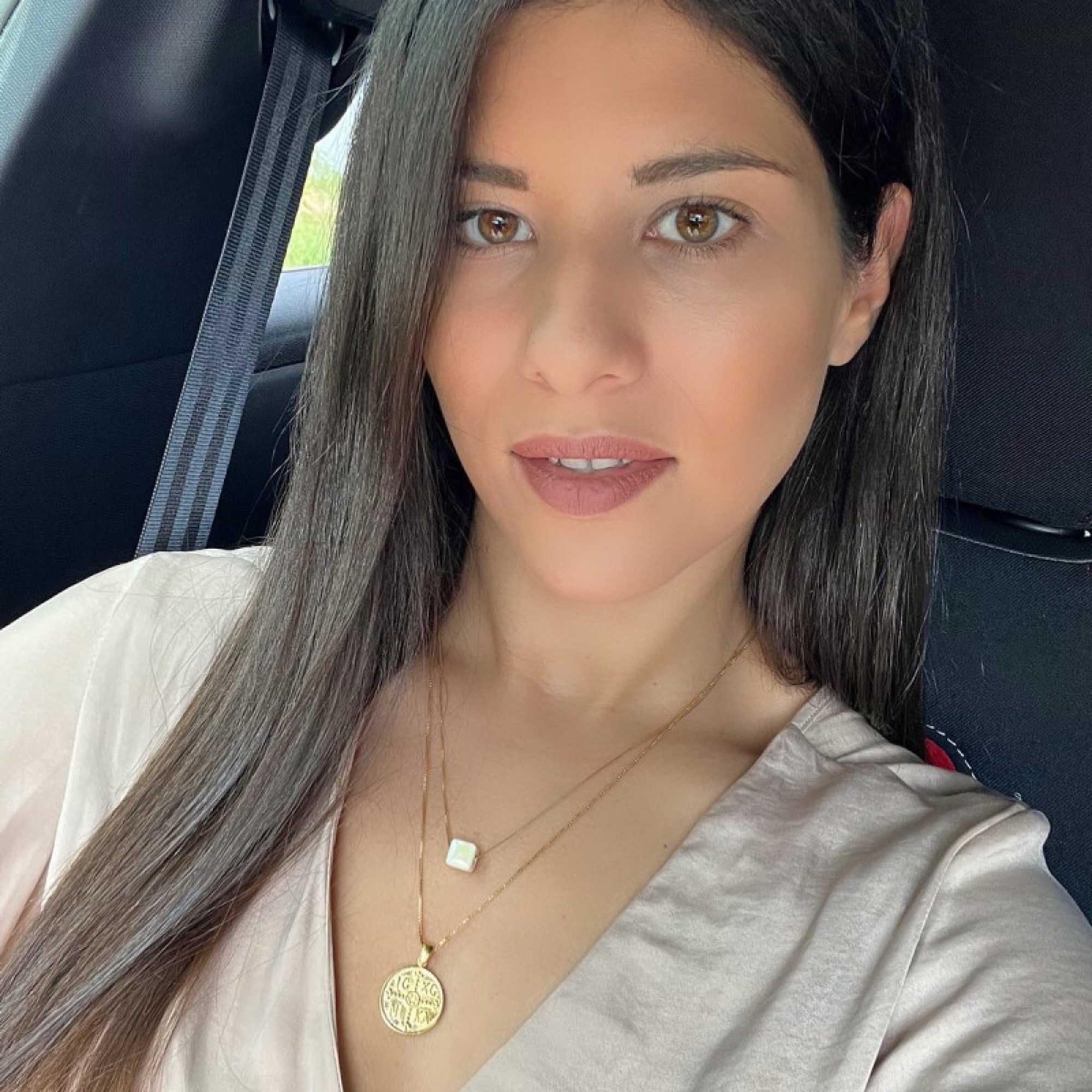 Κολιέ επίχρυσο με χάντρα μπεζ