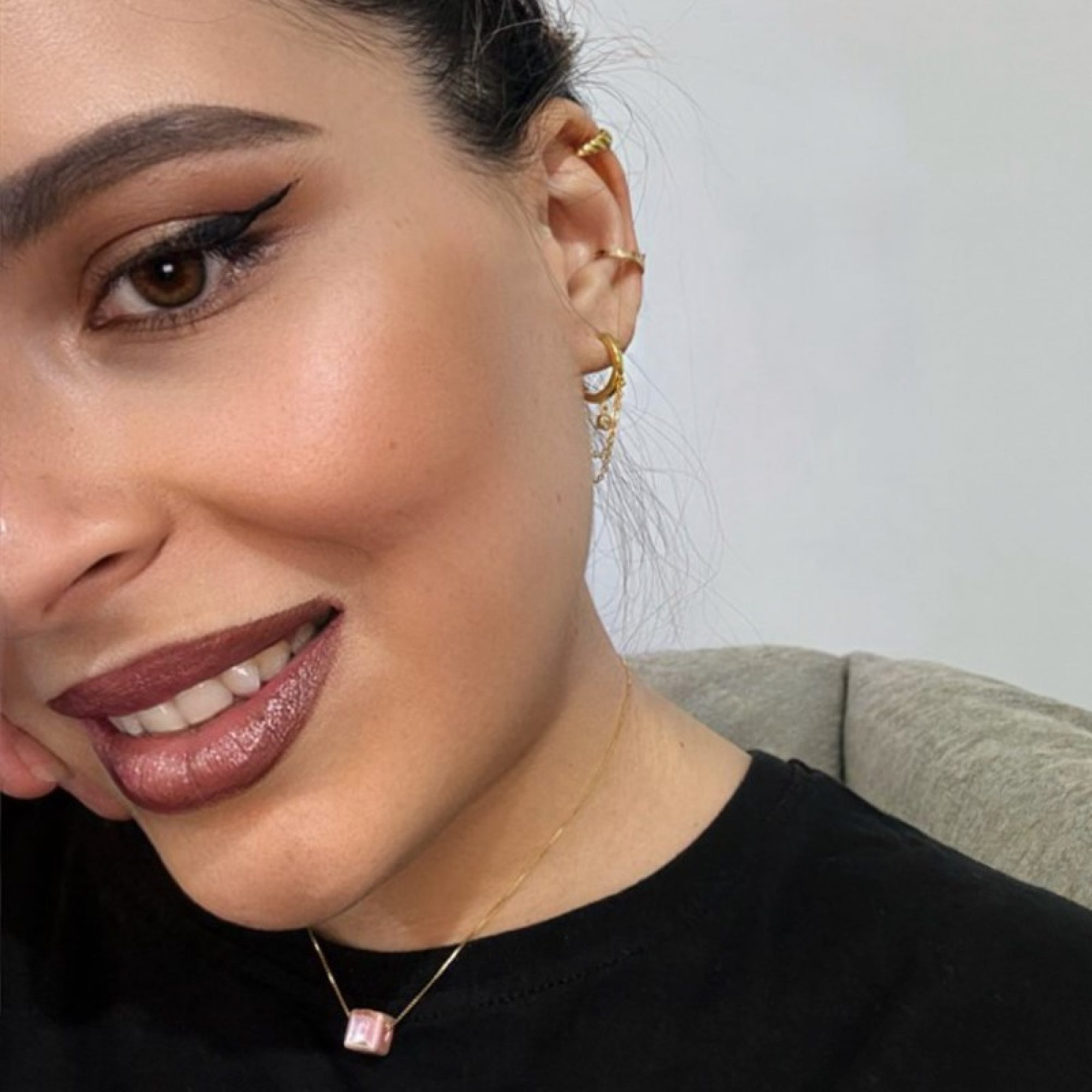 Κολιέ επίχρυσο με χάντρα ροζ μεταλλικό