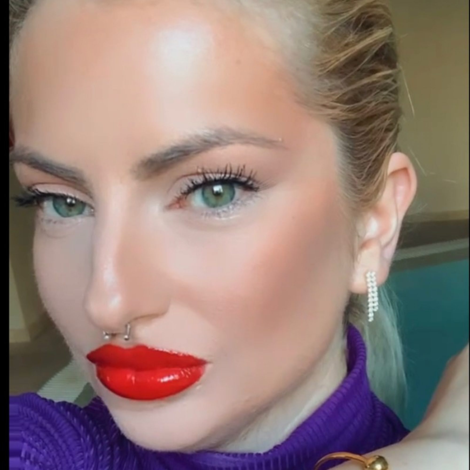 Gold plated earrings with zircon stones