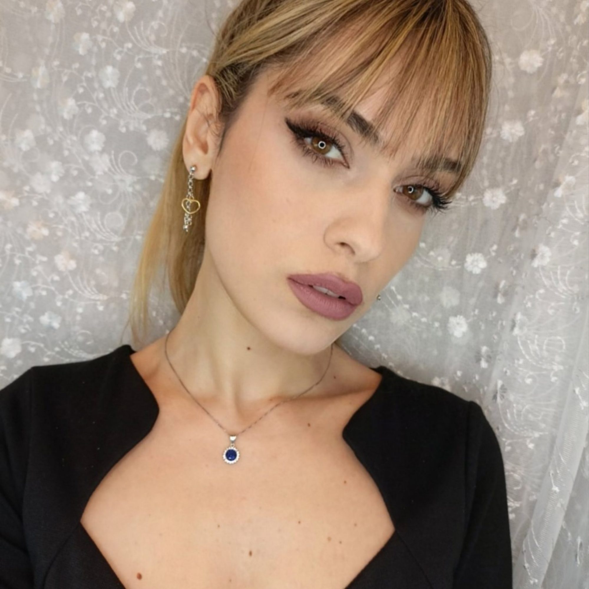 Κολιέ με πέτρες ζιργκόν και ζαφείρι