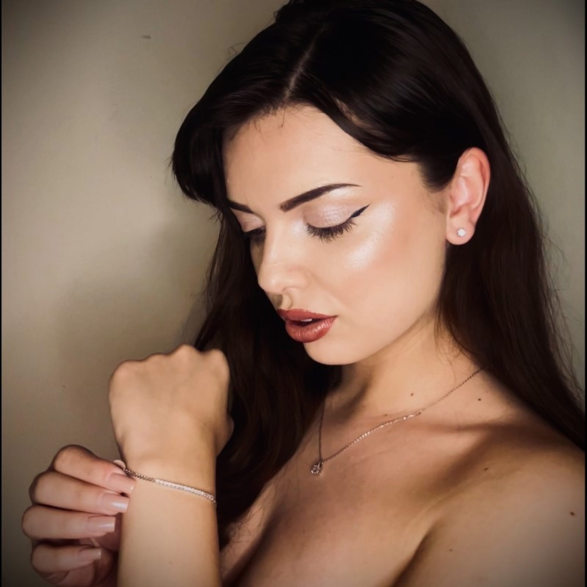 Bracelet with zircon stones