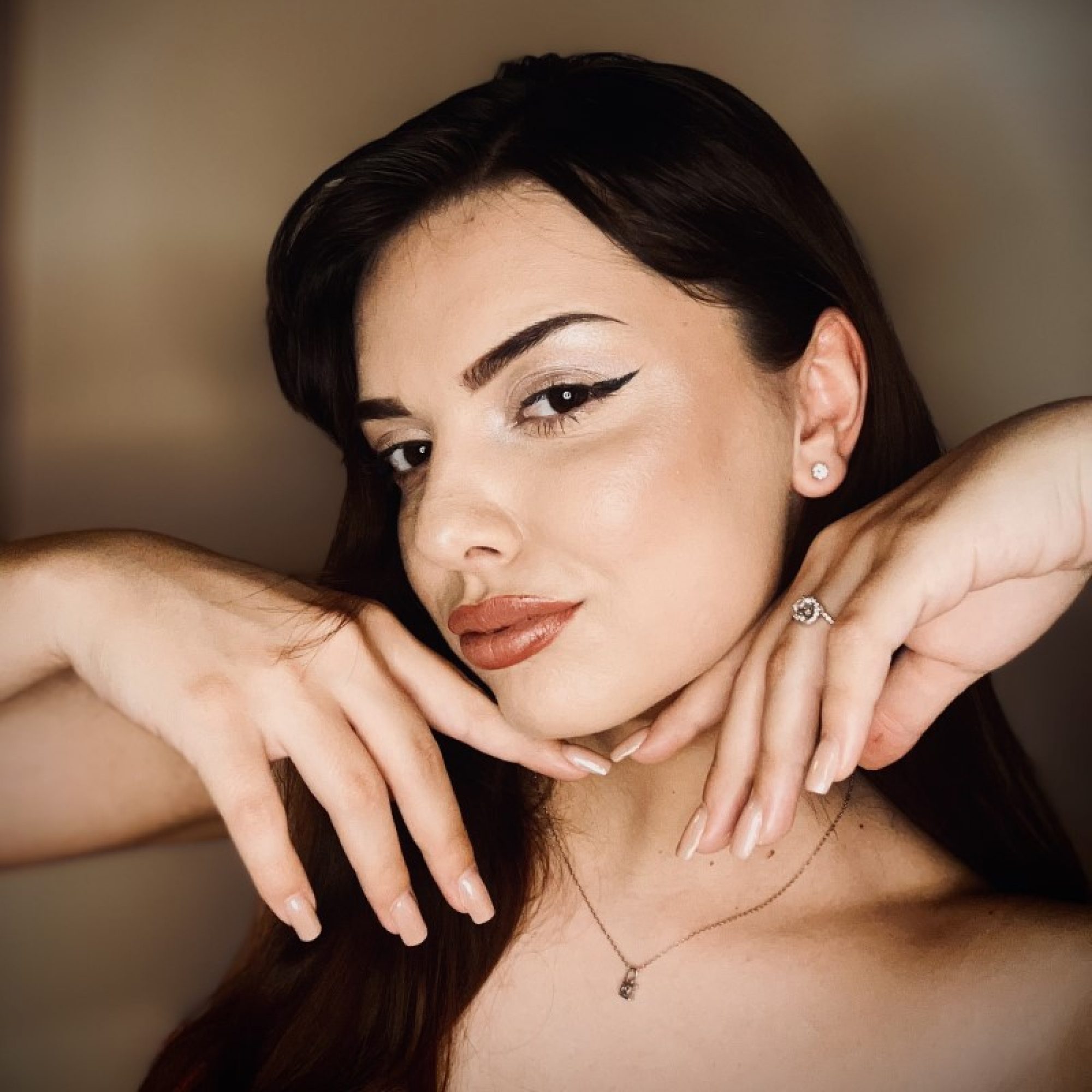 Ring with zircon stones