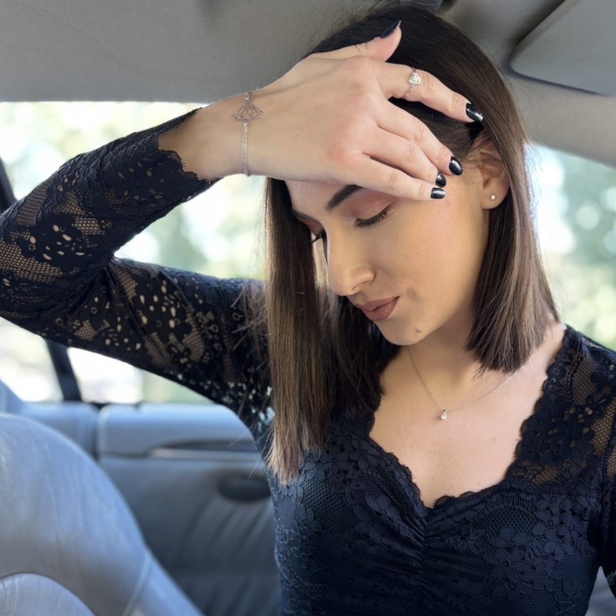 Σετ κολιέ και σκουλαρίκια καρφωτά με πέτρες ζιργκόν