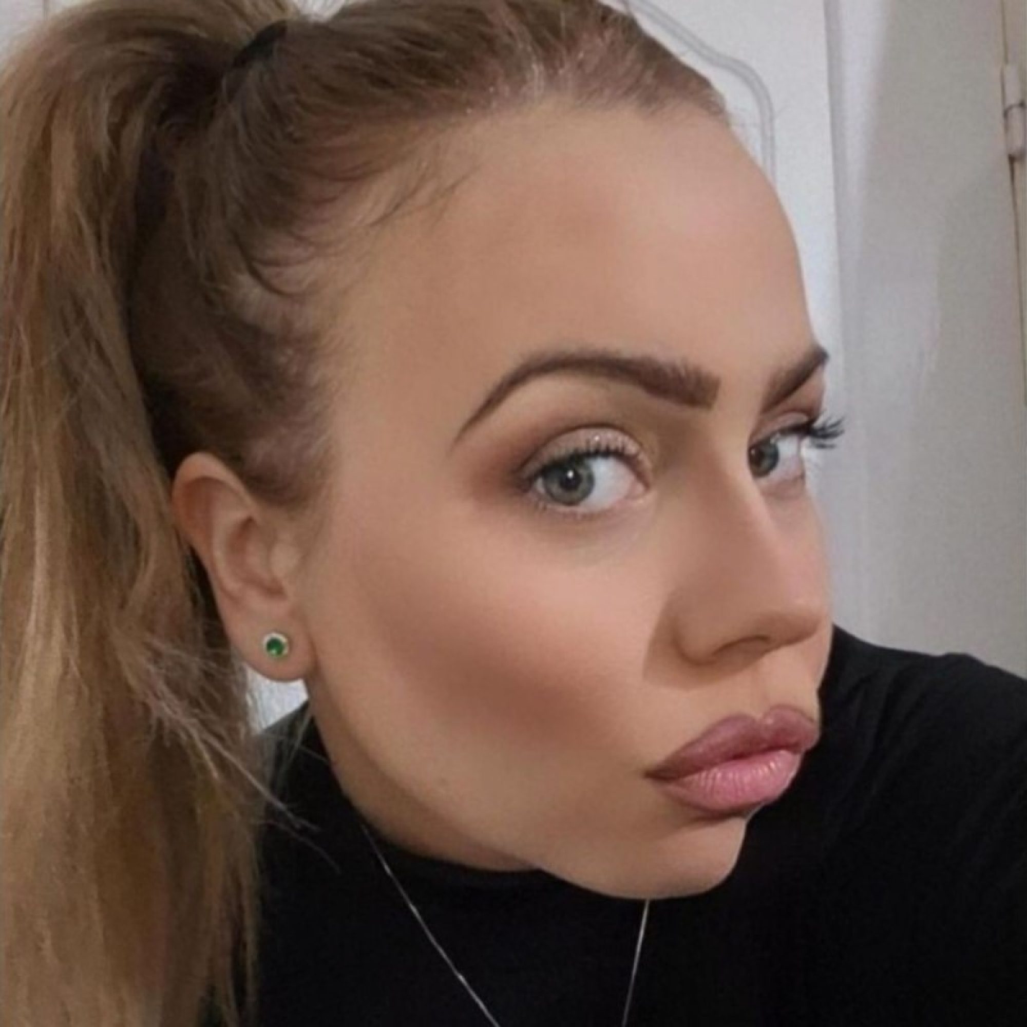 Σκουλαρίκια καρφωτά με πέτρες ζιργκόν και σμαράγδι