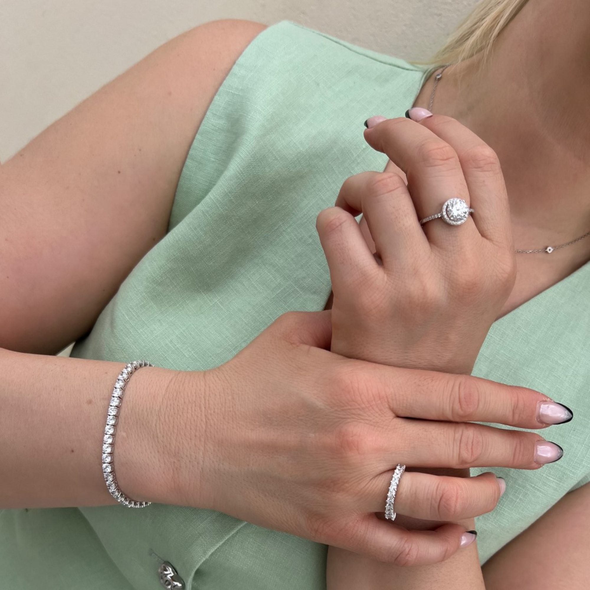 Ring with zircon stones