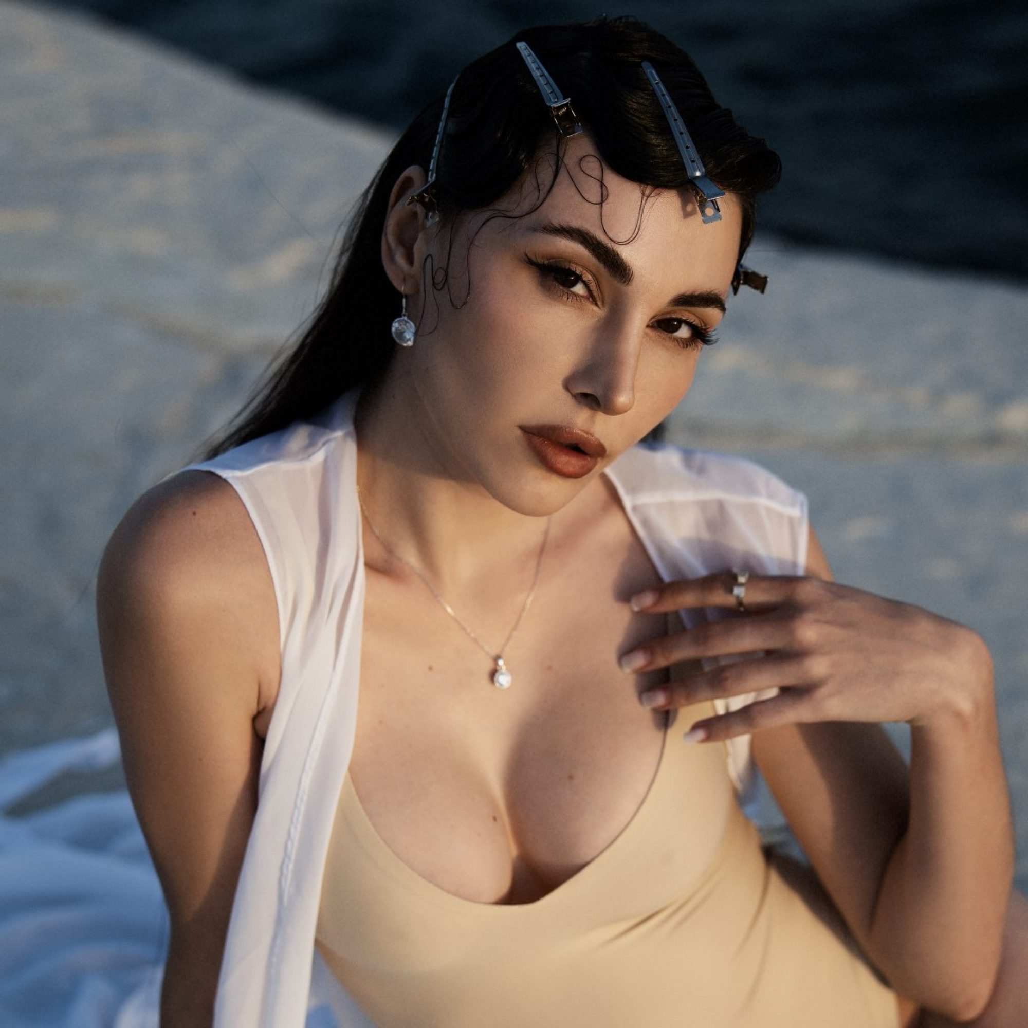 Ring with zircon stones