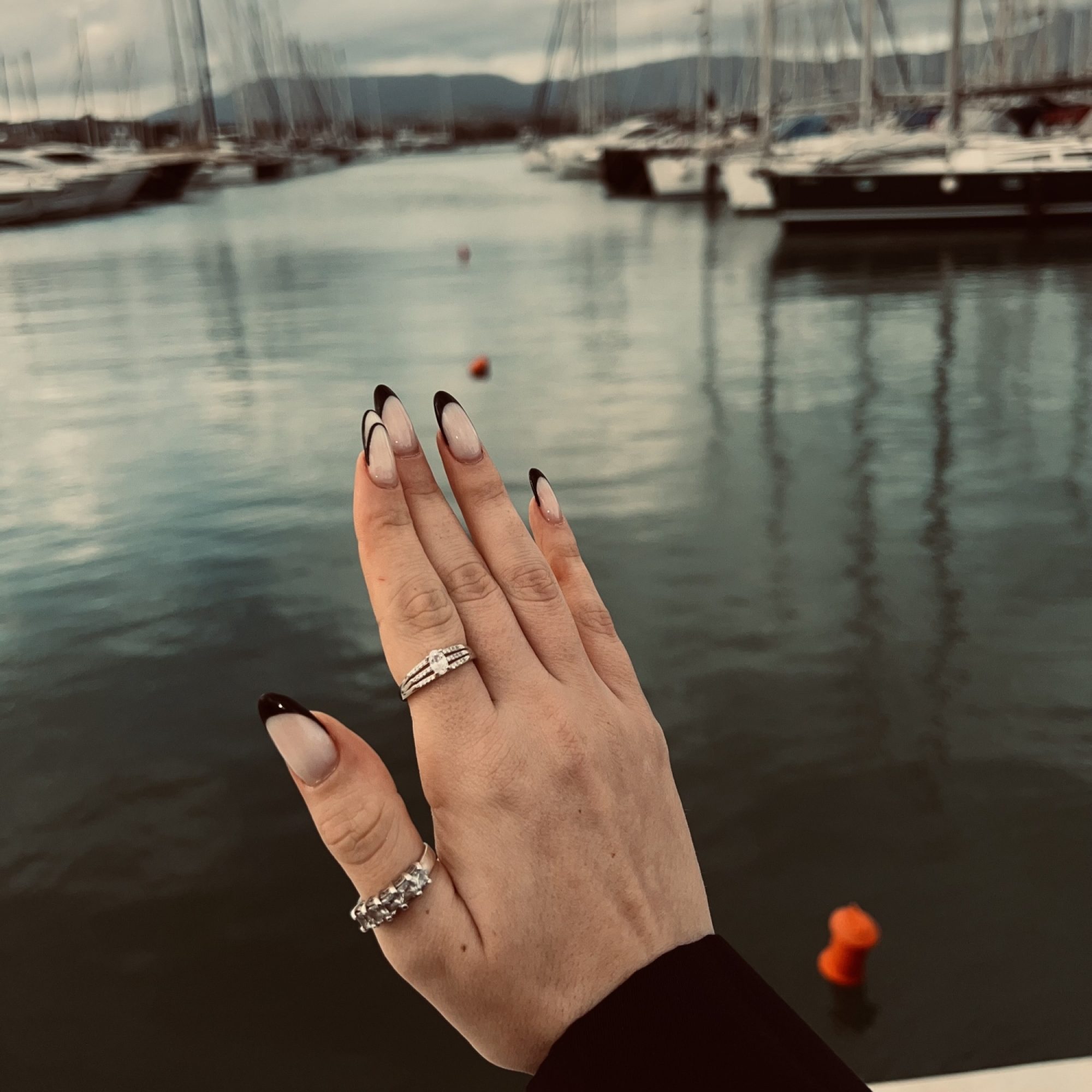 Ring with zircon stones