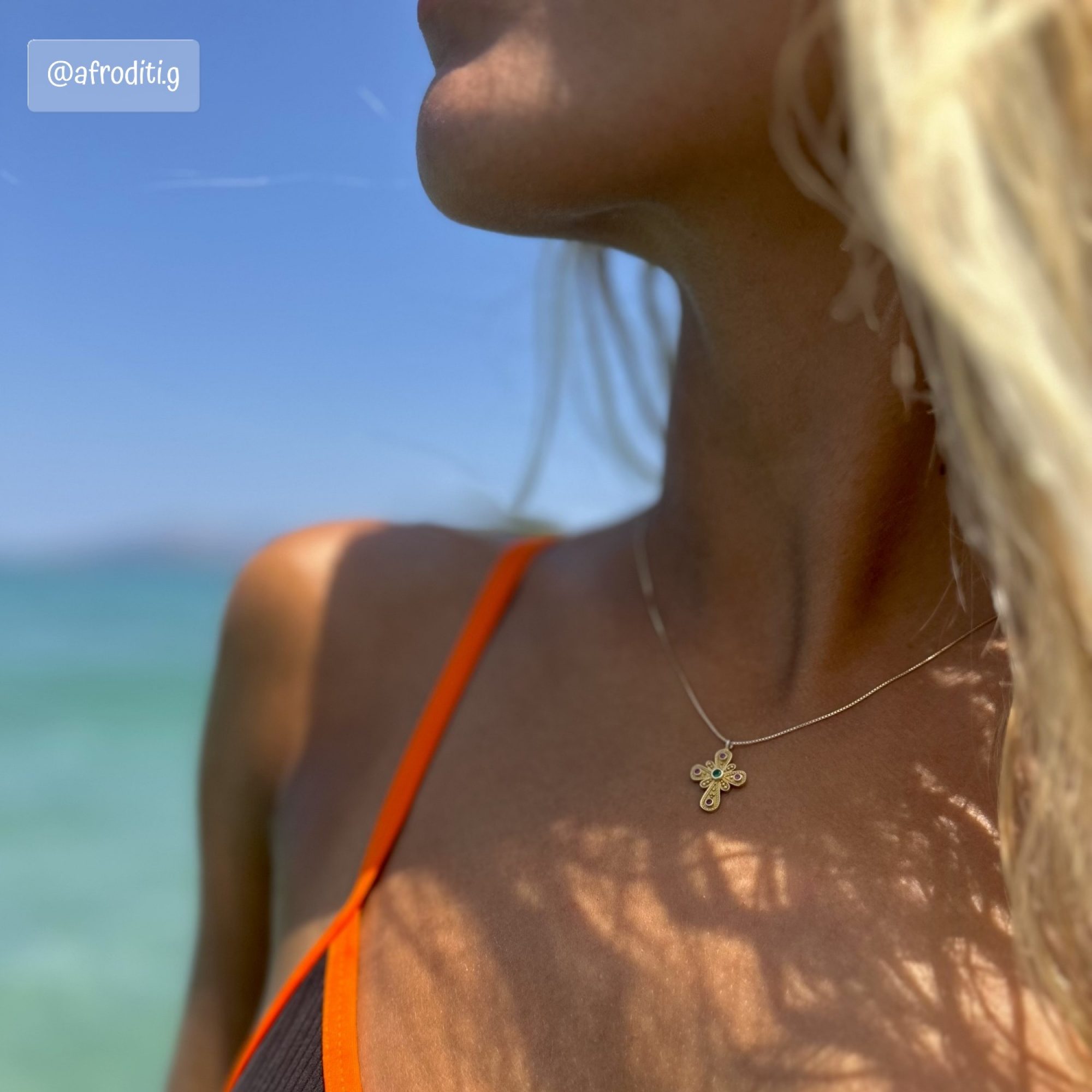 Σταυρός επίχρυσος με σμαράγδι και ρουμπίνι πέτρες