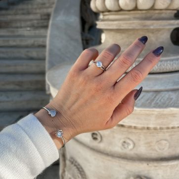 Adjustable bracelet with zircon stones
