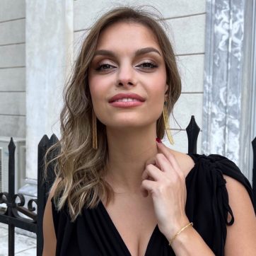 Gold plated earrings with emerald stones