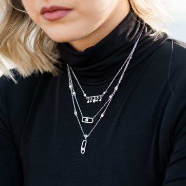 Necklace with zircon stones