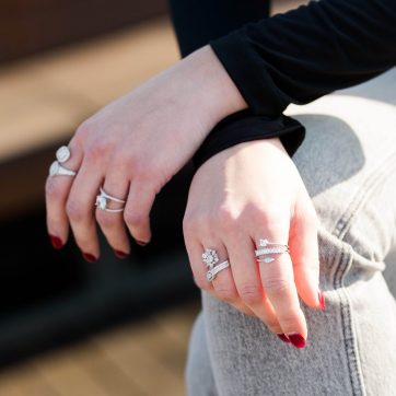 Ring with zircon stones
