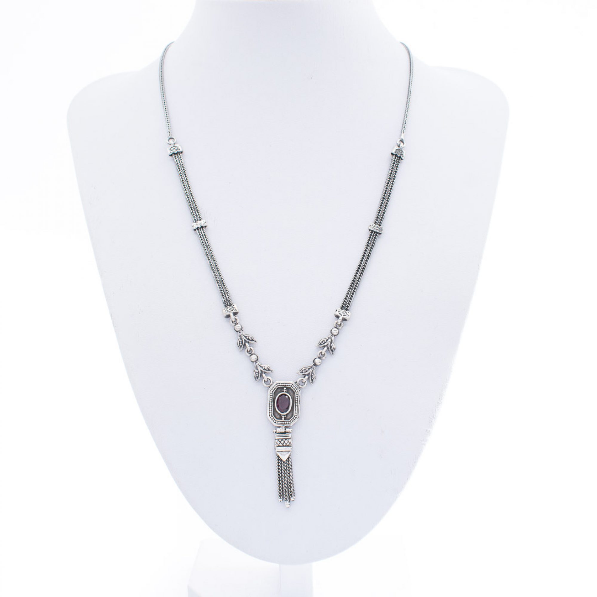 Oxidised necklace with garnet 