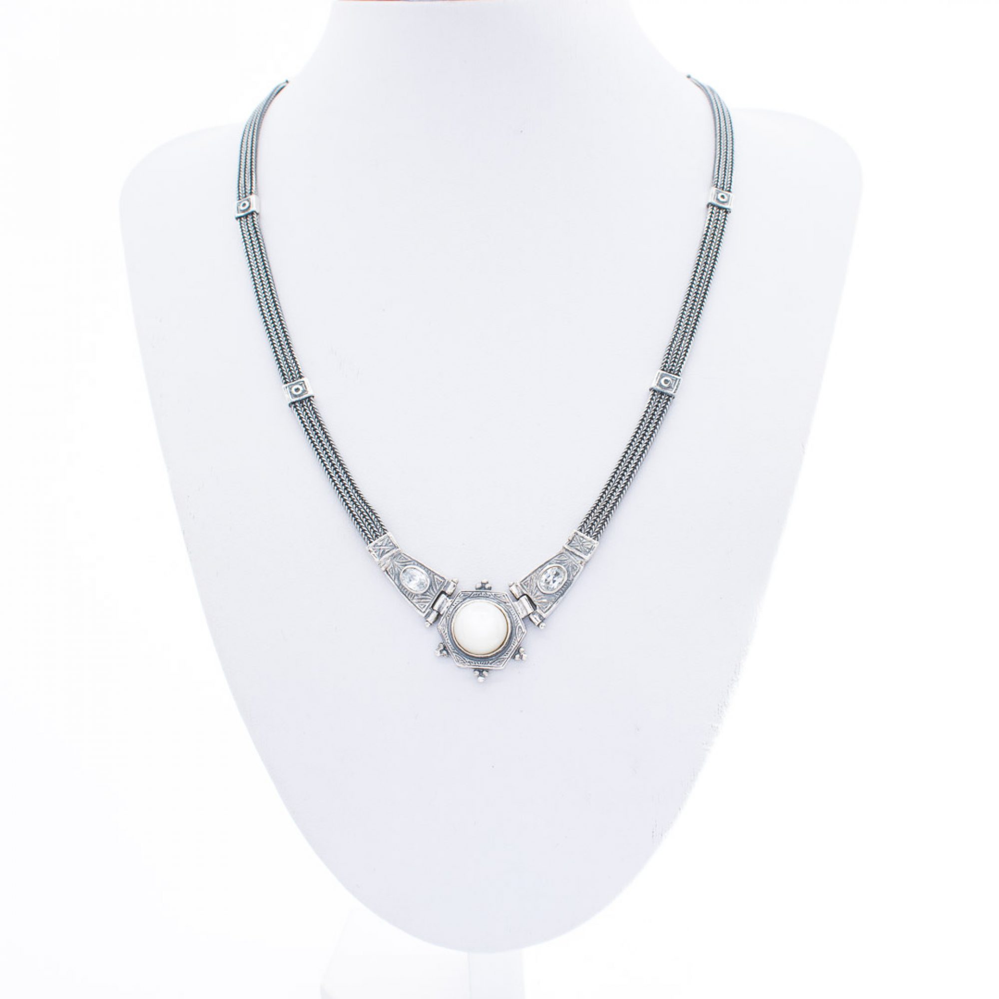 Oxidised necklace with mother of pearl and zircon stones