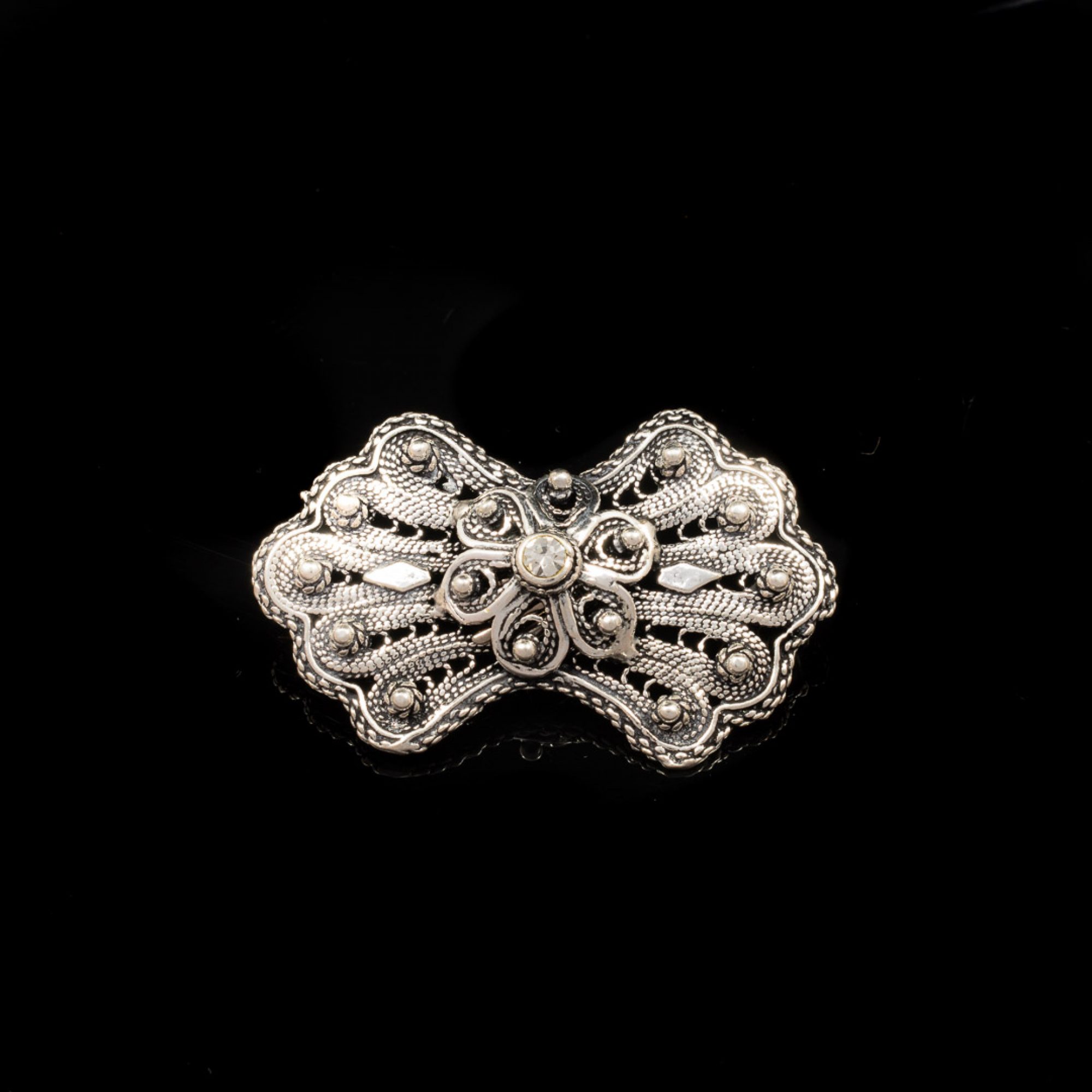Brooch with zircon stone