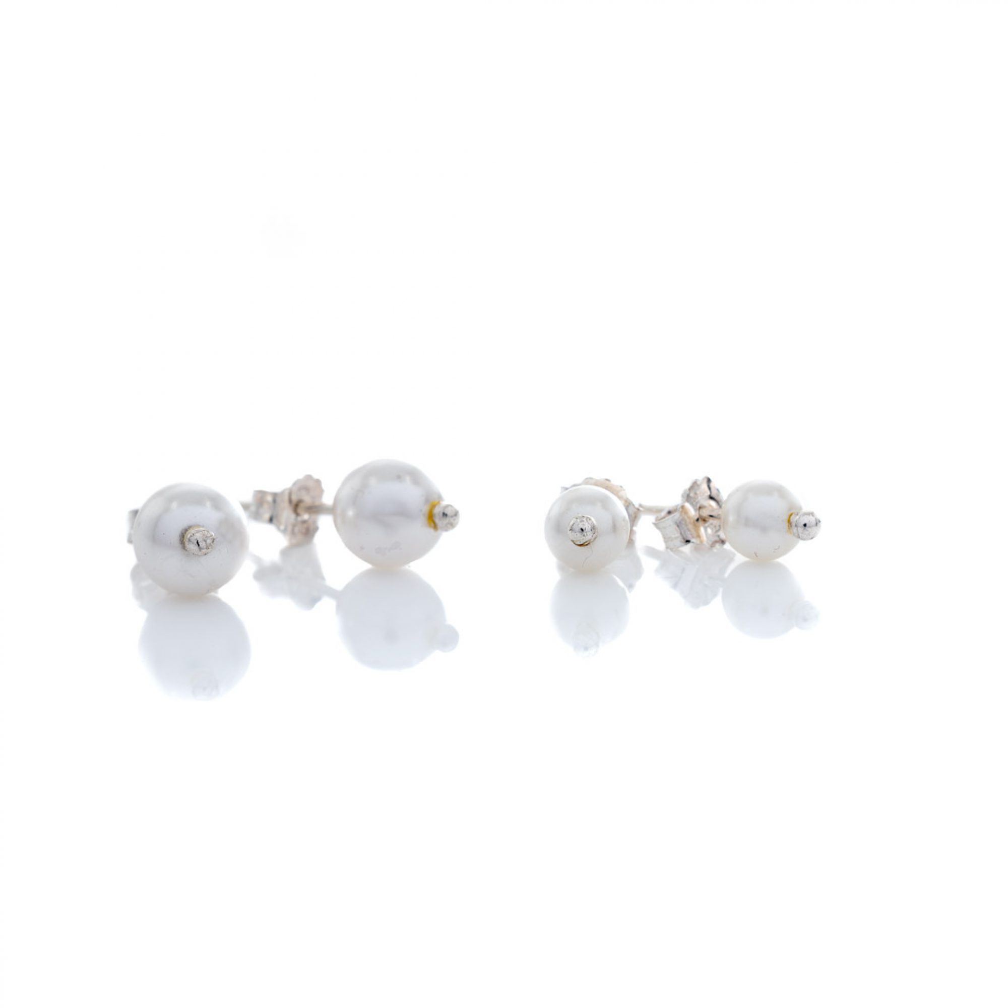 Silver stud earrings with pearl