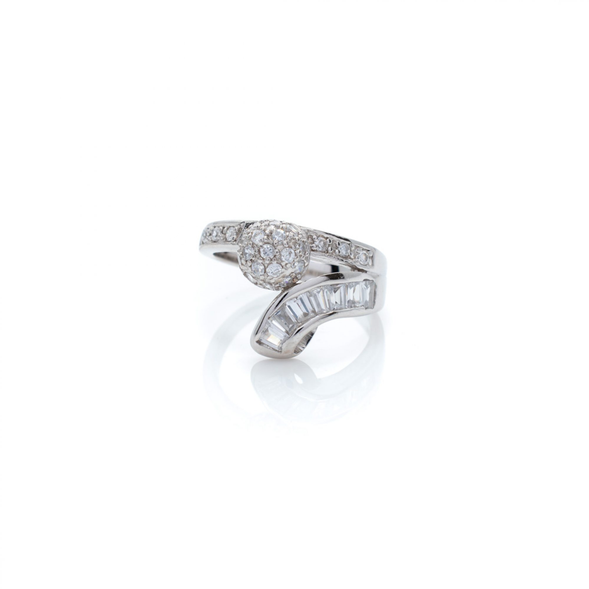 Ring with zircon stones