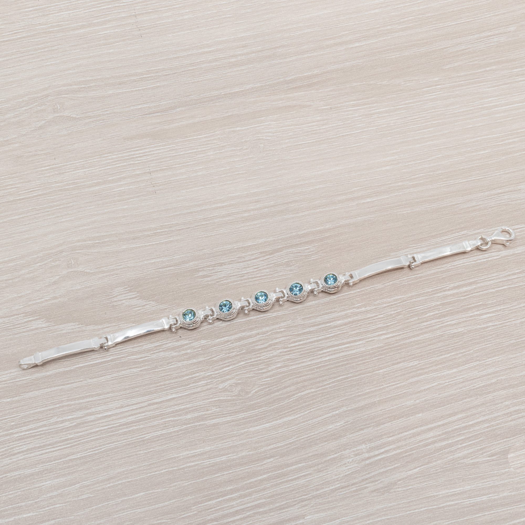 Bracelet with aquamarine stones