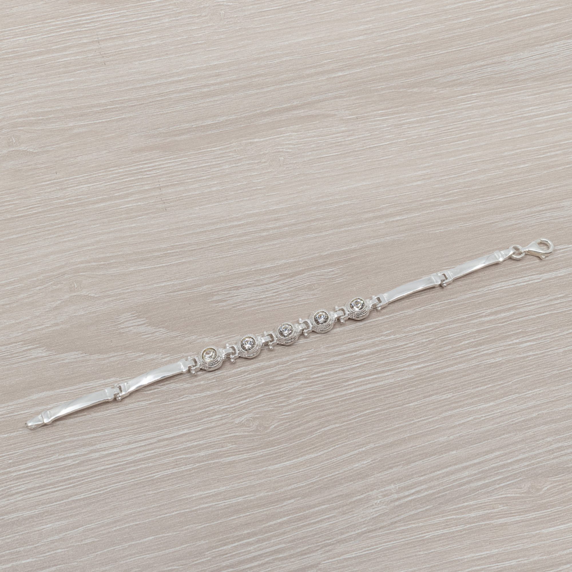 Bracelet with zircon stones