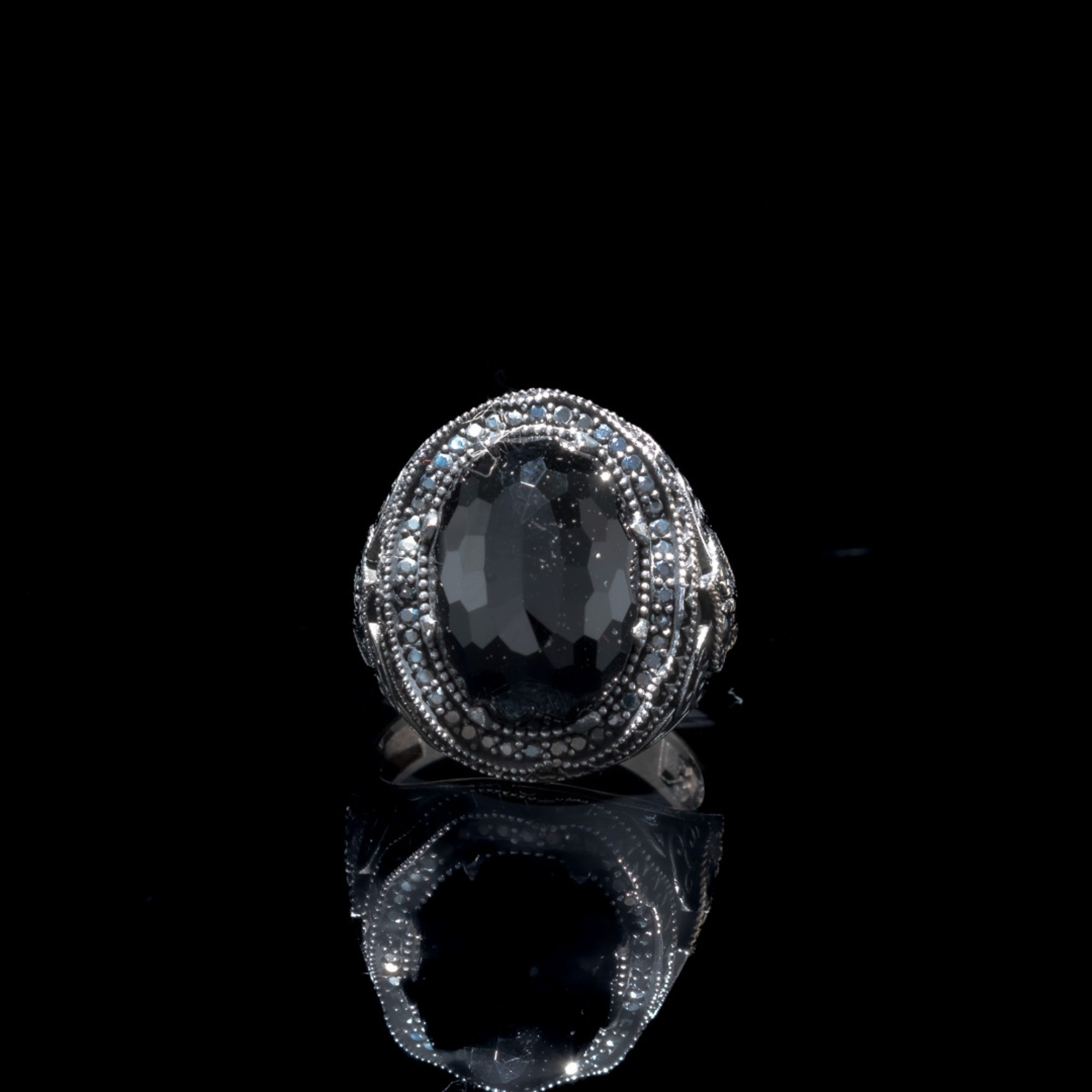 Δαχτυλίδι με πέτρα μαύρο ζιργκόν