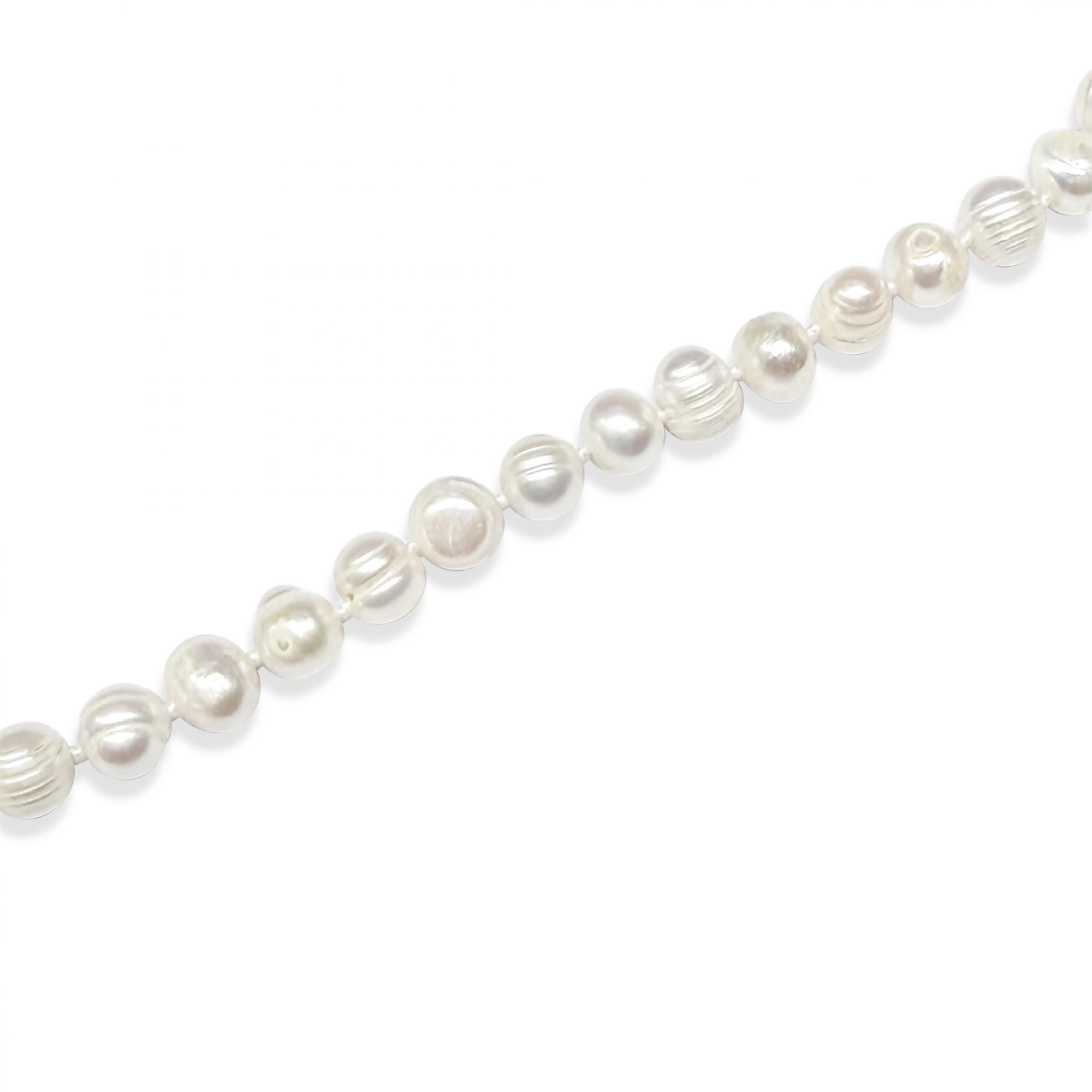Steel bracelet with pearls