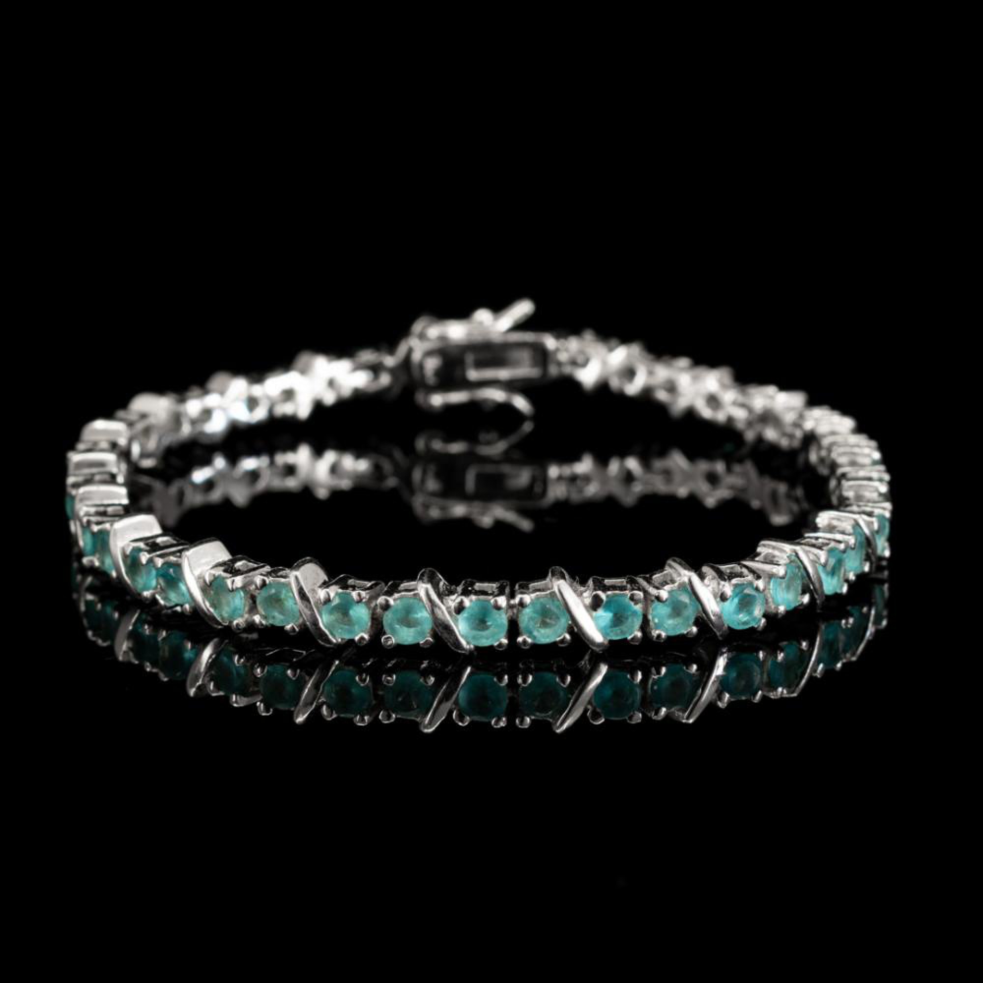 Tennis bracelet with aquamarine stones