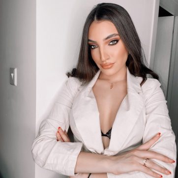 petsios wear it like @lily.asprou