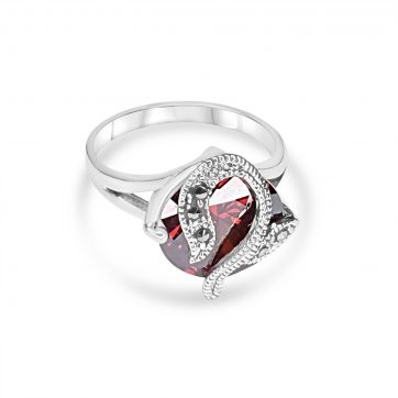 petsios Ring with garnet stone and marcasites