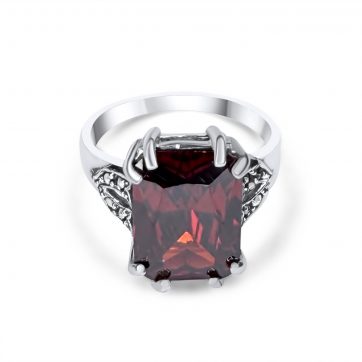 petsios Ring with garnet stone and marcasites